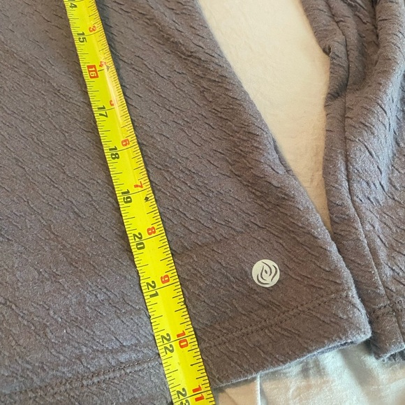 Apana gray Quilted Lightweight Long Sleeve Half Zip Yoga Top Size Medium - Picture 5 of 5
